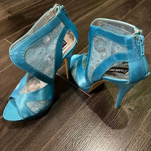 Brand new Light 💙 sandals with 🤍 lace - Picture 4 of 5